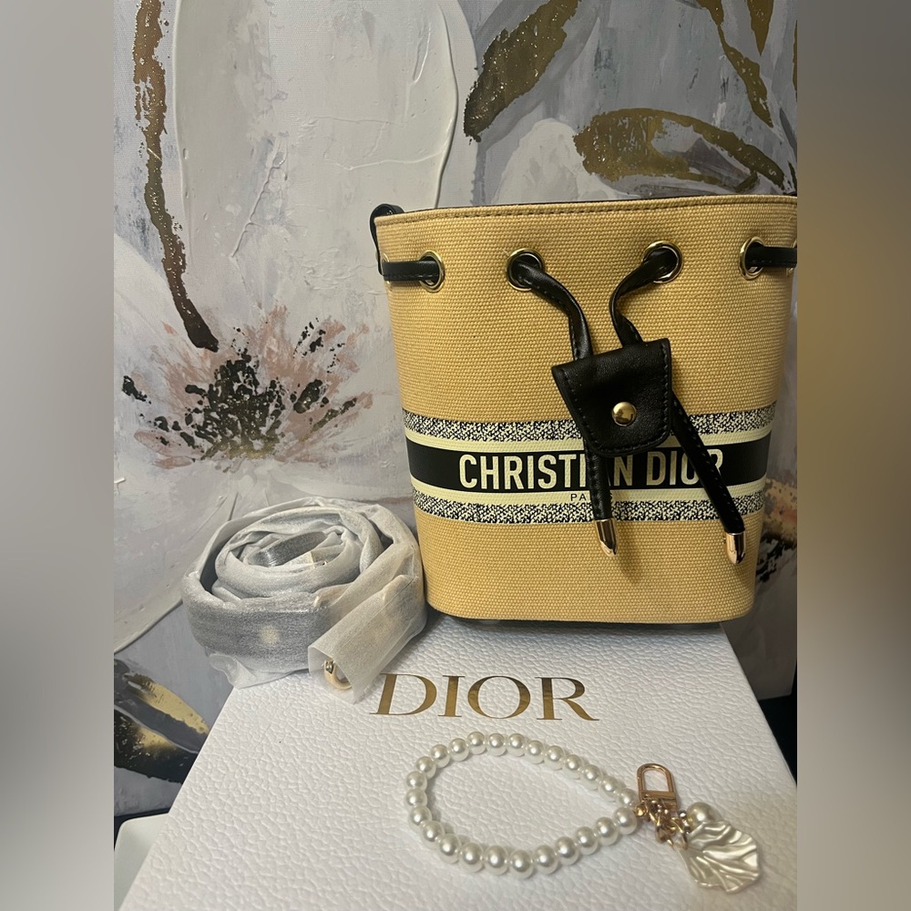 🛍️NEW Dior Tan Two-Way Bucket Bag - Picture 2 of 7